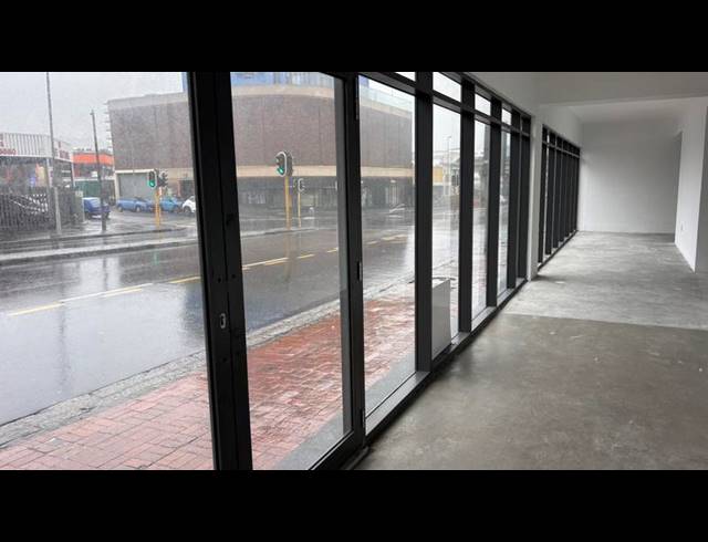 BUSINESS PROPERTY TO RENT IN WOODSTOCK